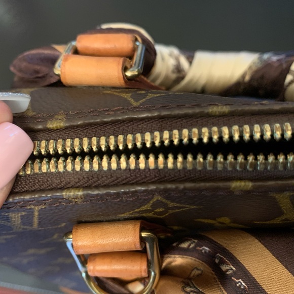 Authentic Louis Vuitton Alma bag - Picture 6 of 16